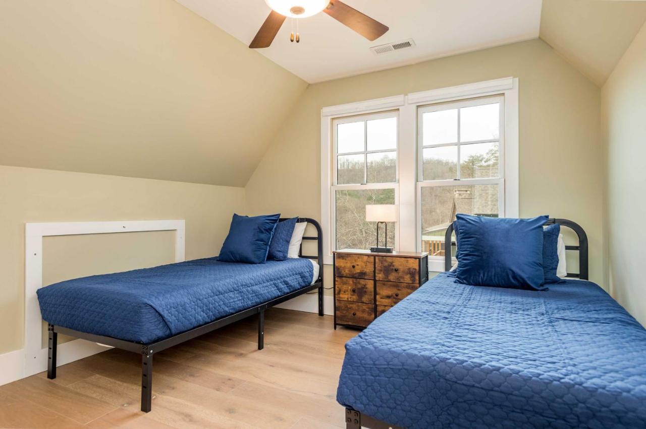 Cullowhee Home With Game Room, Wraparound Decks Bagian luar foto